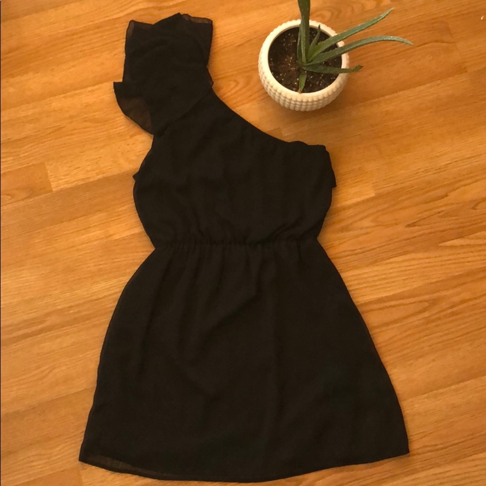 One-Shoulder Black Ruffle Dress - Picture 3 of 4